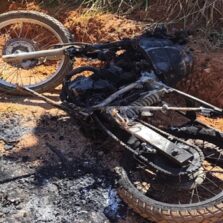 PM localiza motocicleta usada em homicídio na Avenida Gomes Barbosa, em Viçosa