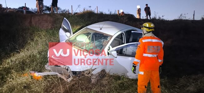 Motorista fica ferido após capotamento na BR-120 em Teixeiras