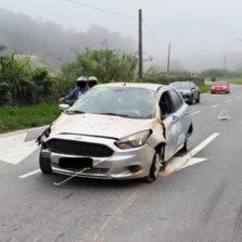 Viçosa: Mulher bate em poste após dormir no volante na BR-120