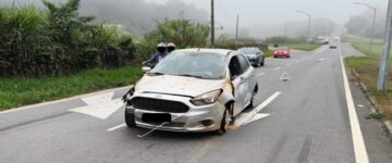 Viçosa: Mulher bate em poste após dormir no volante na BR-120