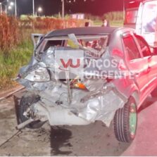 Viçosa: Colisão entre caminhão e carro deixa casal ferido no trevo da Reciclagem