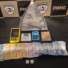 Homem é preso em flagrante por tráfico de drogas durante operação da PM em Teixeiras