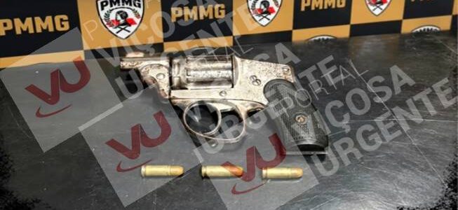 Homem é preso com revólver após ameaçar companheira em Ervália