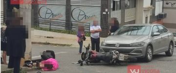 Duas pessoas ficam feridas após acidente entre moto e carro na Avenida Padre Geraldo, em Viçosa