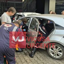 Idosa perde controle de veículo atinge carro estacionado e academia em Viçosa