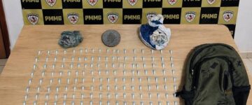 Polícia apreende 159 pinos de cocaína escondidos em bambuzal em Paula Cândido